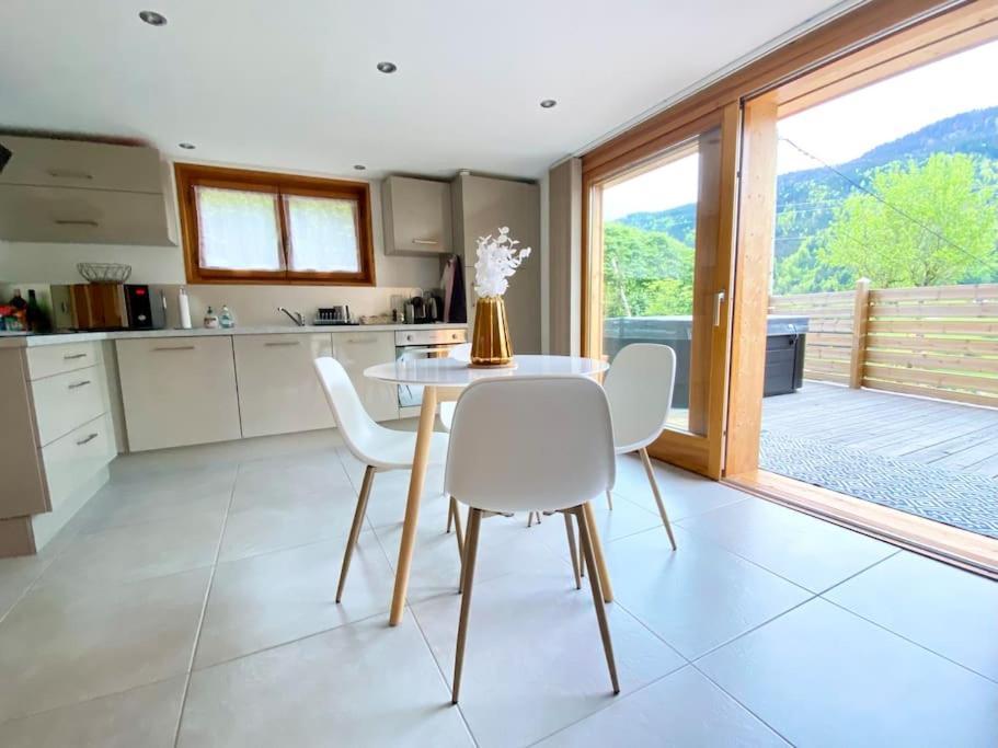 Androsace Appartement Dans Chalet Bois Avec Jacuzzi Privatif Terrasse Et Vue Montagne Les Villards-sur-Thônes 外观 照片